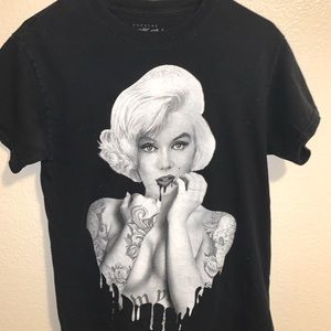 Marilyn Monroe Black Tee Size Small